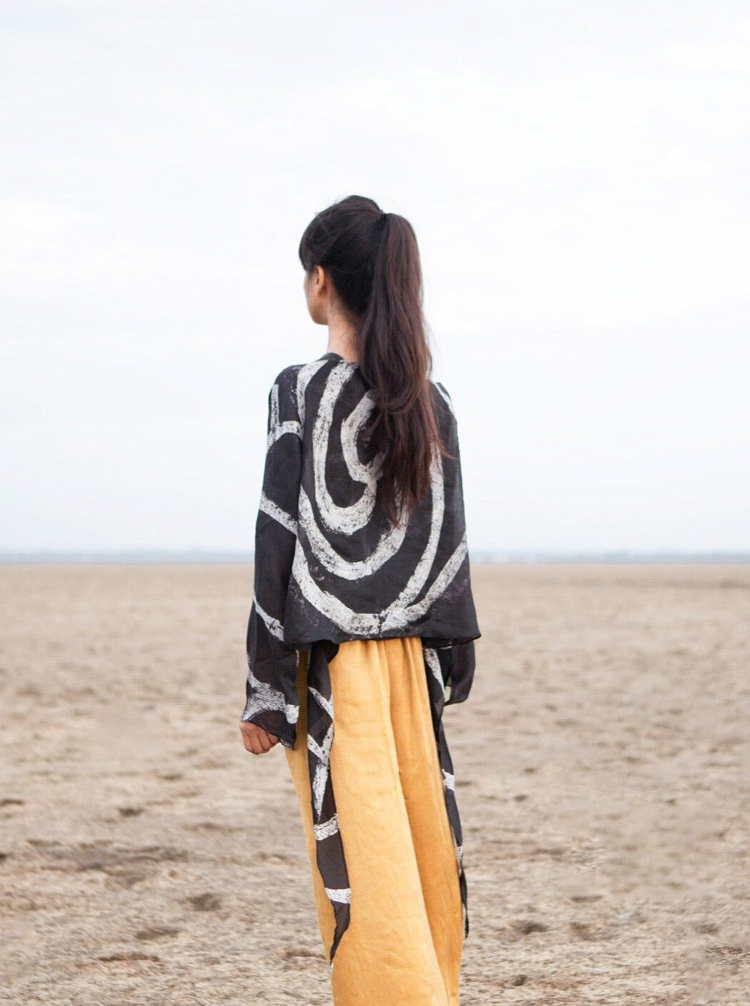 Silk wraparound blouse - black spiral