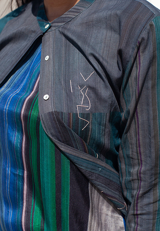Camisa estampada y bordada a mano